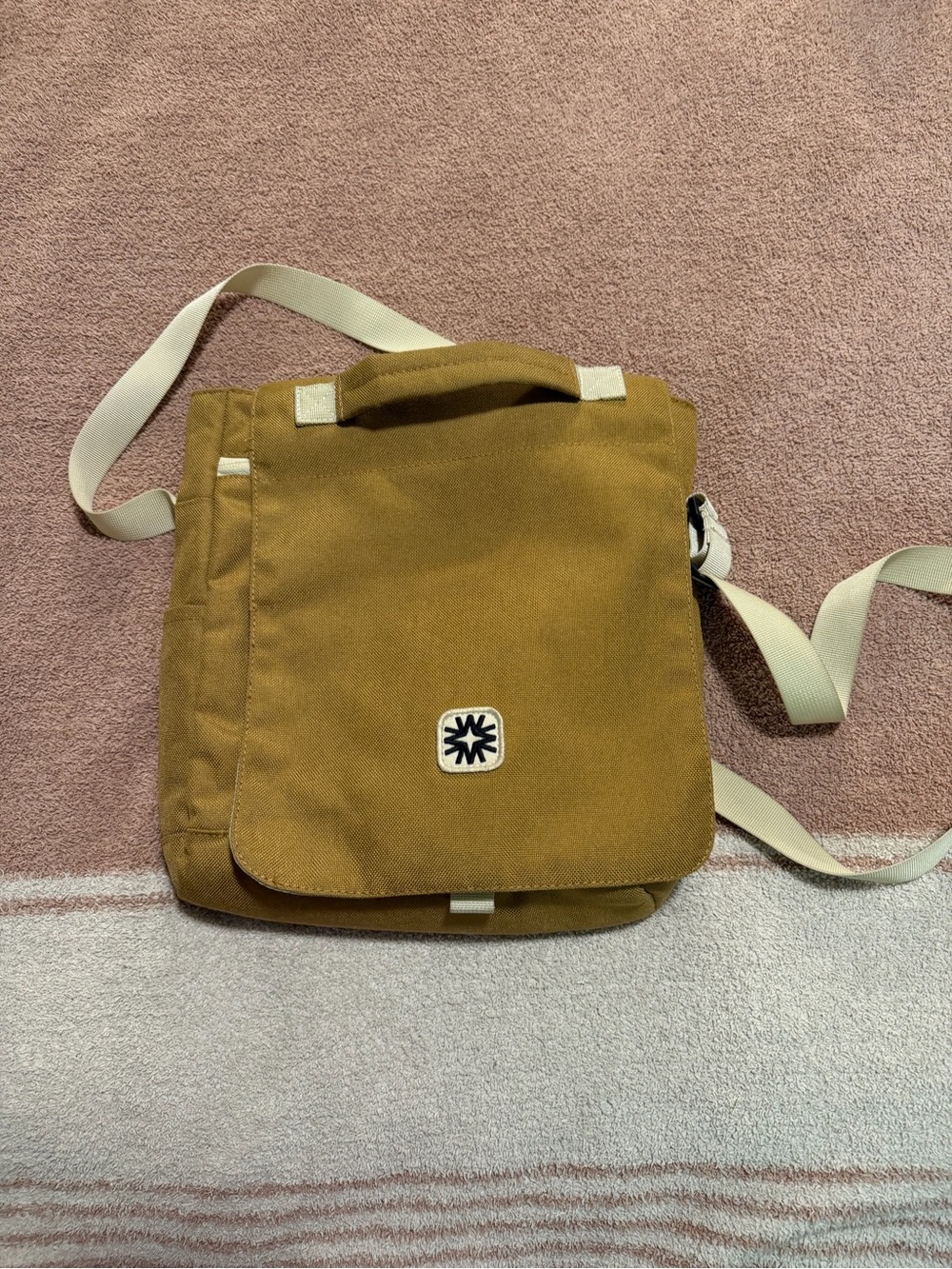 Walker Family Goods messenger bag in Honey